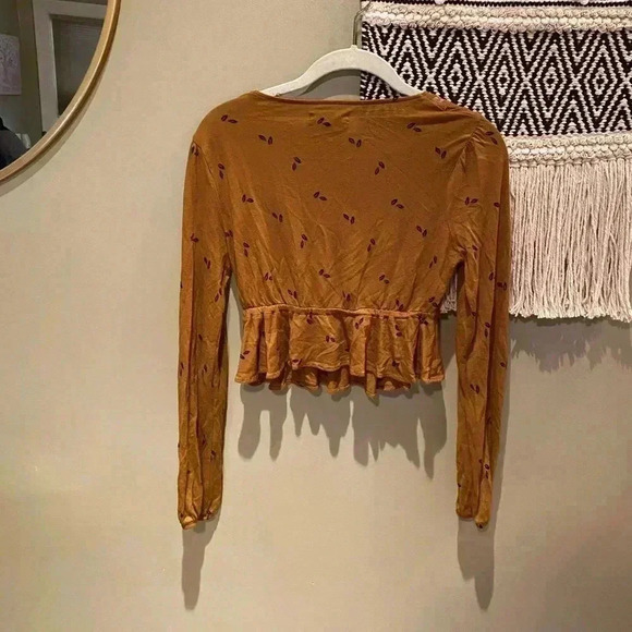 URBAN OUTFITTERS FALL CROP TOP SMALL - Picture 2 of 4